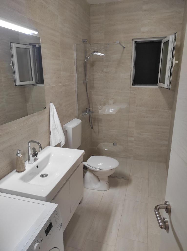 White Apartment photo 2