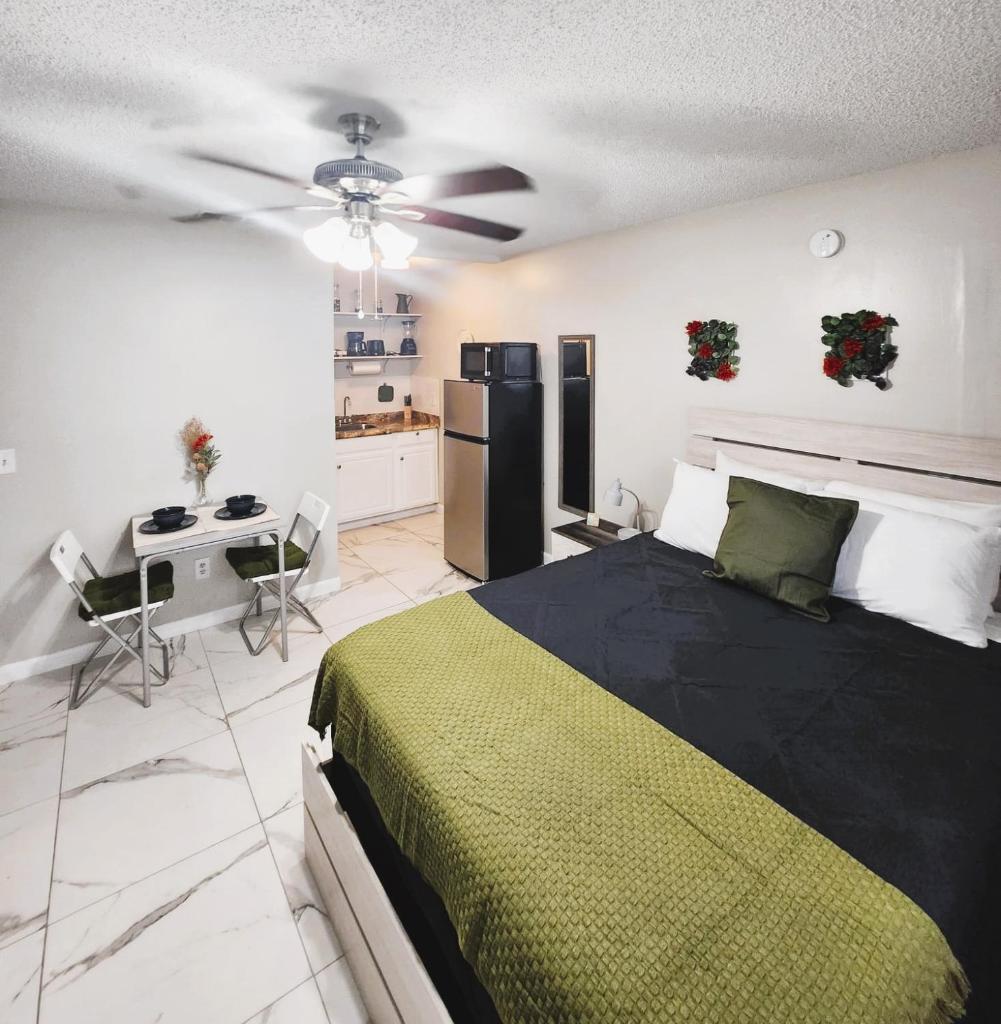 Adorable Mini Suite in Tampa image