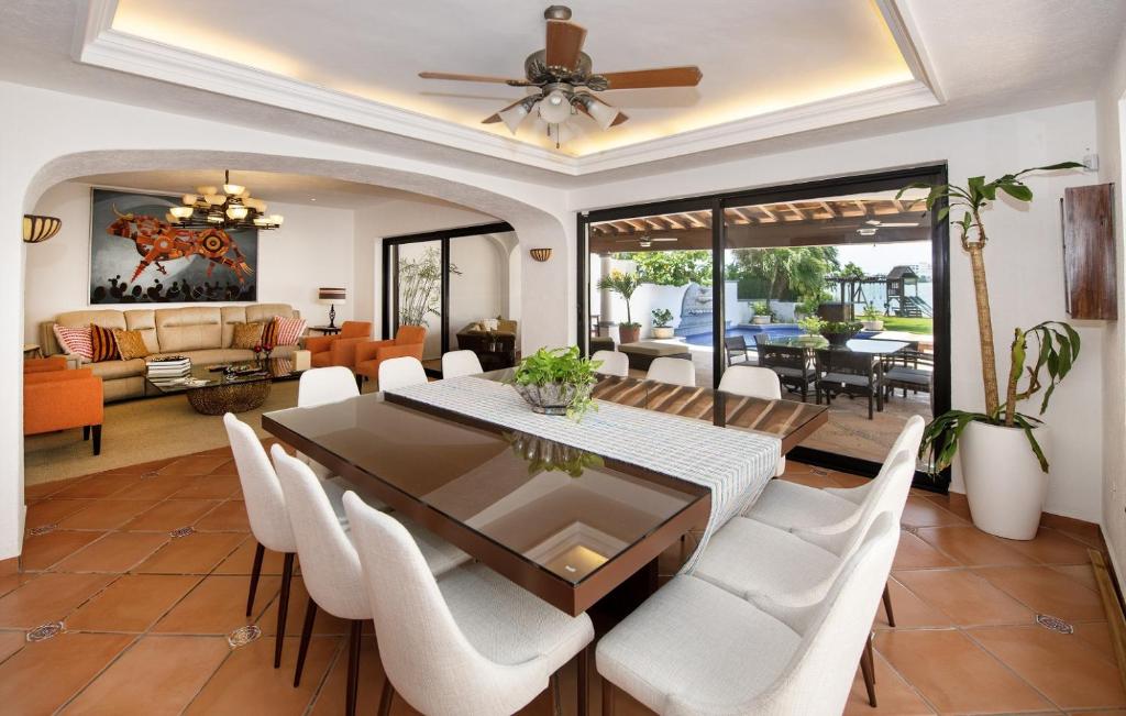 Amazing luxury villa, gorgeous lagoon view & pool photo 1
