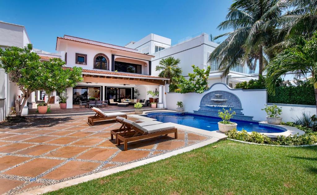 Amazing luxury villa, gorgeous lagoon view & pool photo 4