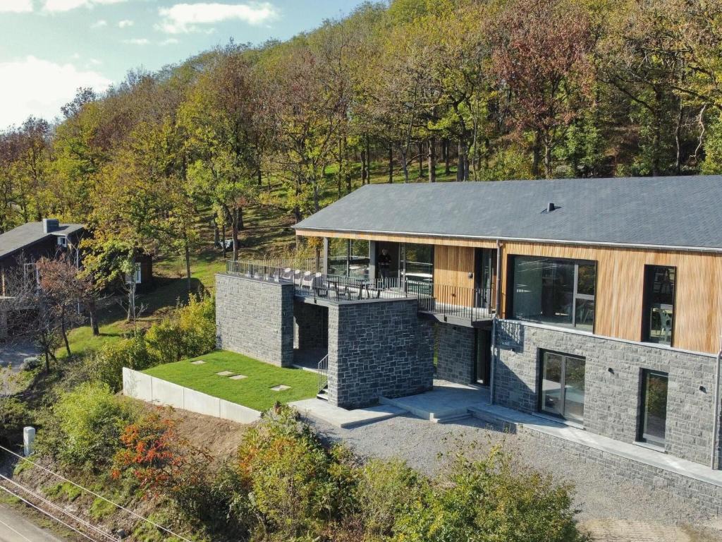 Luxurious holiday home with indoor pool and a unique view over the valley photo 2