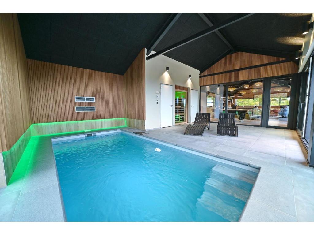 Luxurious holiday home with indoor pool and a unique view over the valley photo 3