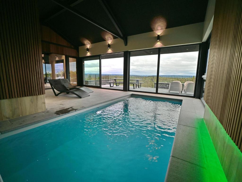 Luxurious holiday home with indoor pool and a unique view over the valley photo 4