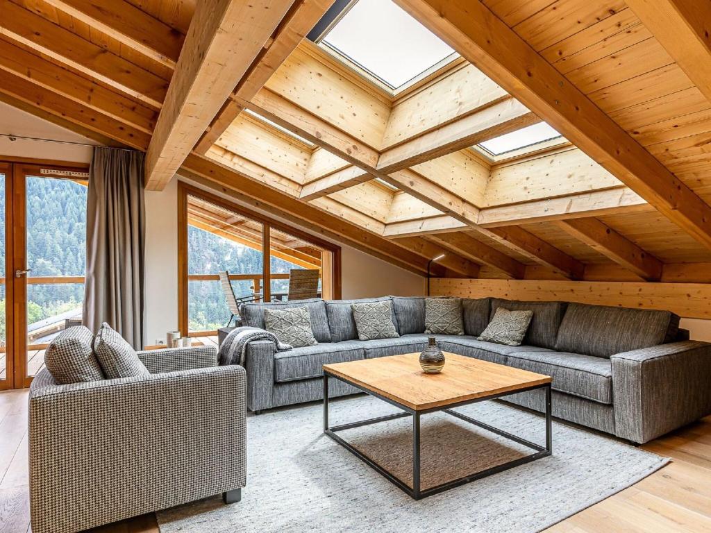 Penthouse with spacious balcony, ski lift 1 5 km away photo 1