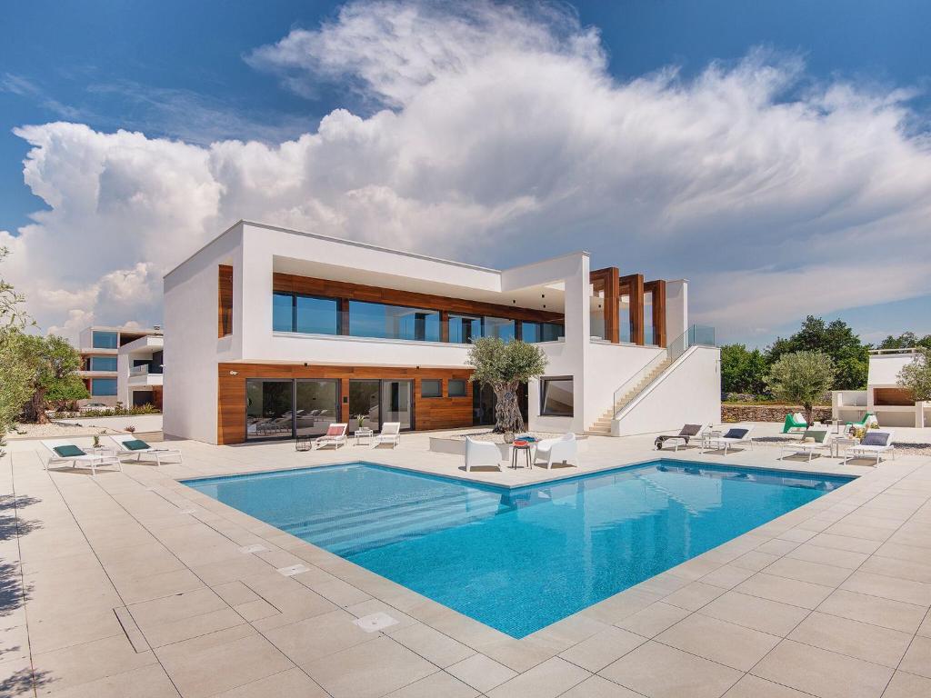 Swanky Villa in Vodnjan with Private Garden photo 1