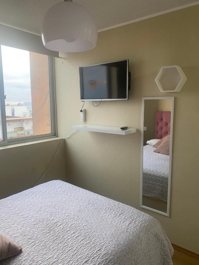 Linda Habitación Individual con Baño compartido, TV e Internet de Alta Velocidad Cerca al Aeropuerto y a la Arena 1 photo 3