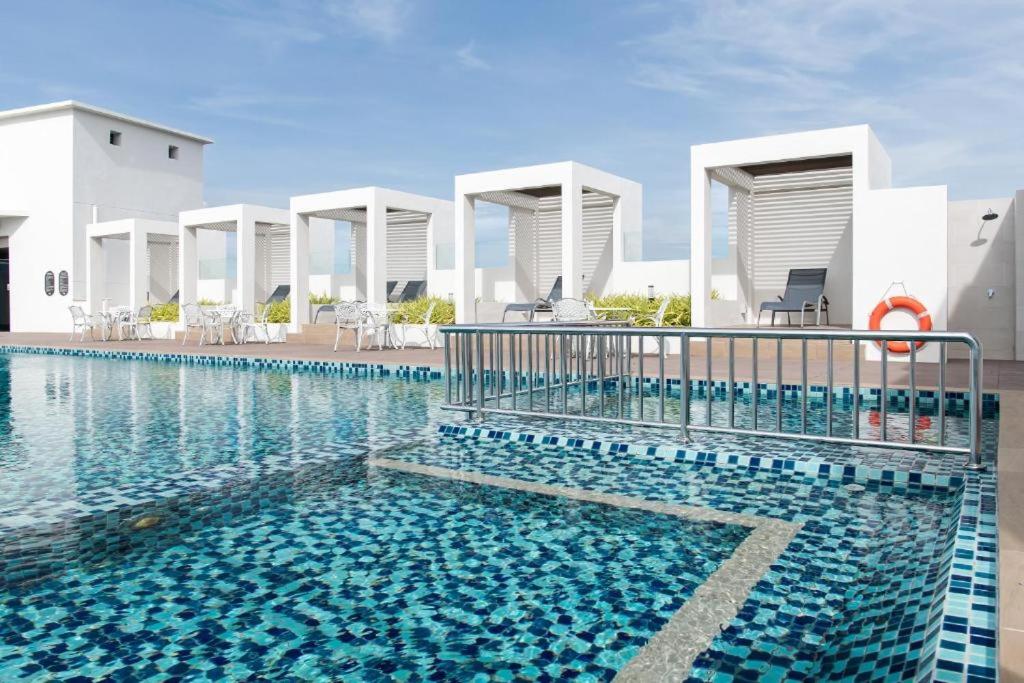 LOVELY 2ROOM SUITE6PAX@SKY CONDO JURU SENTRAL photo 2