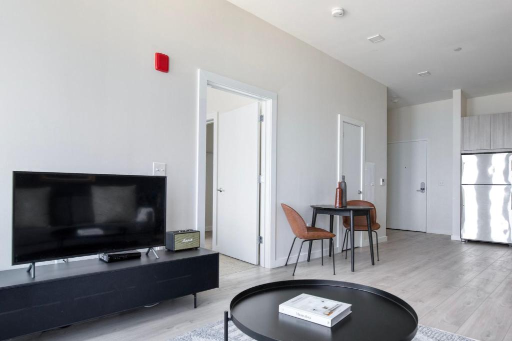Revere Beach 1br w gym pool nr blue line BOS-880 photo 3
