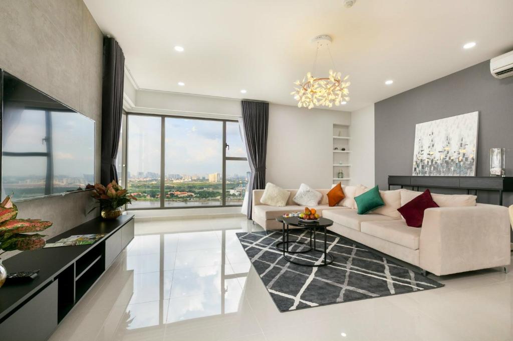 Saigon Royal - Trendy Modern Apartment - Tap to explore photos