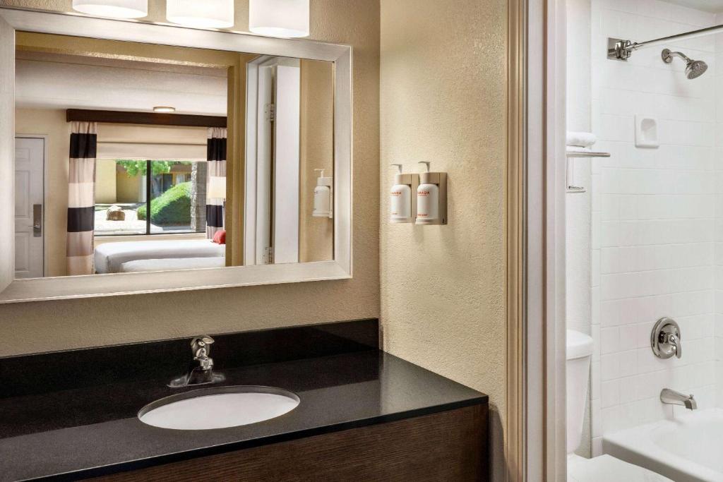 Ramada by Wyndham Albuquerque Airport - Tap to explore photos