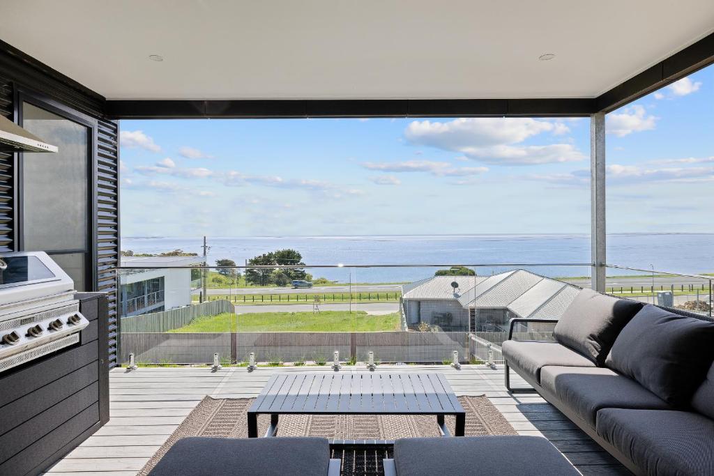 The Bay View San Remo - BYO LINEN & TOWELS photo 1