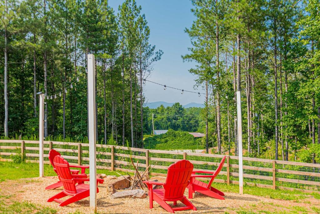 Rustic Roost-5 acres, Fenced, Fire Pit, RV option & MTN View photo 3