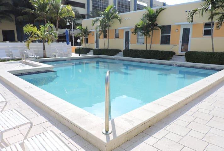 310 Oasis Paradise image