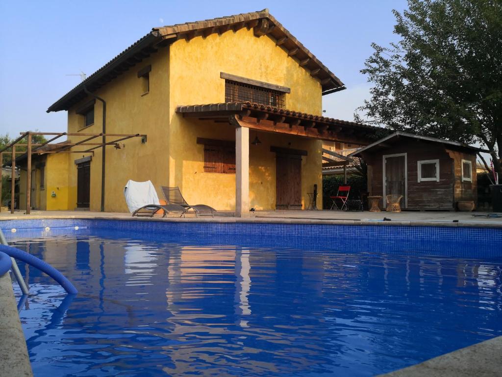 La Casa Amarilla