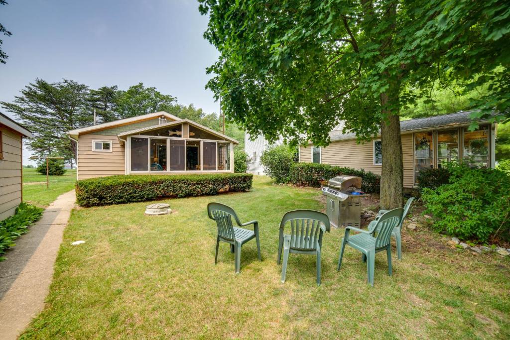 Cozy Cottage with Private Patio Near Indiana Beach! photo 2