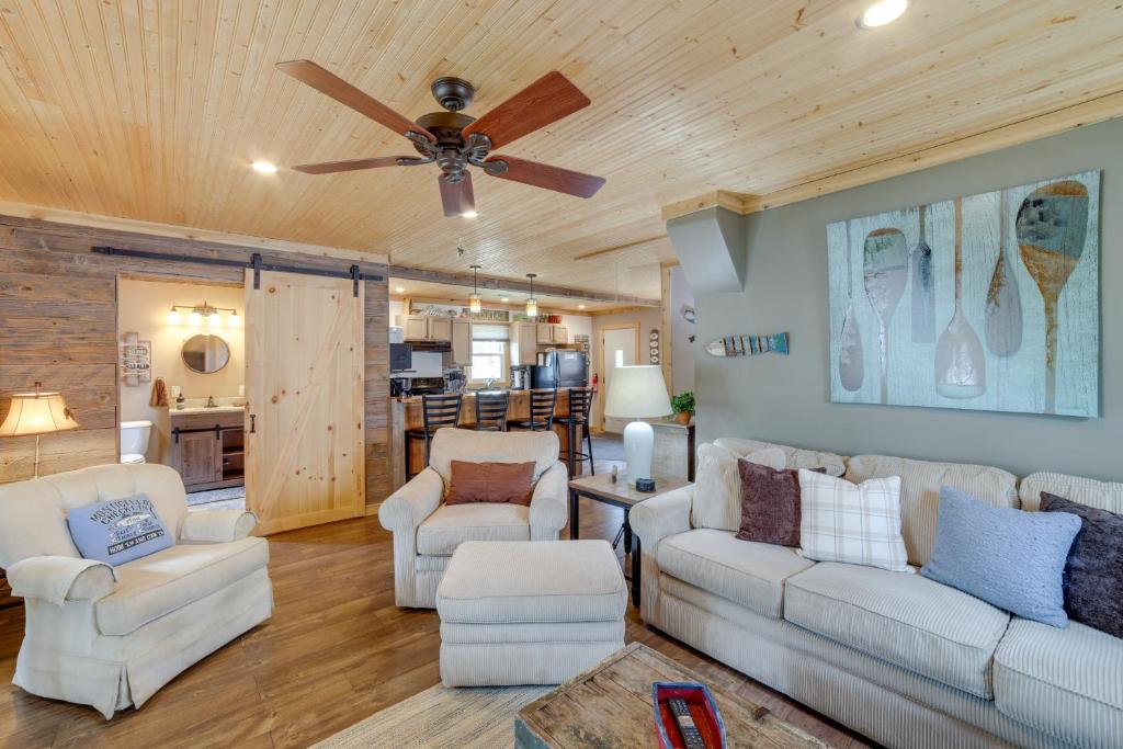 Cozy Cottage with Private Patio Near Indiana Beach! photo 3