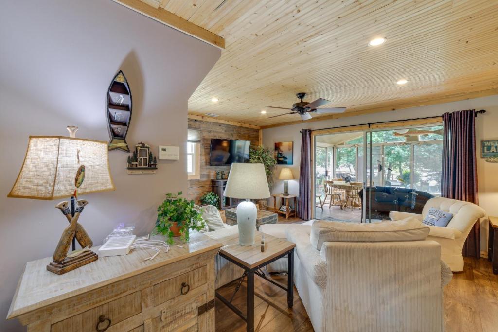 Cozy Cottage with Private Patio Near Indiana Beach! photo 4