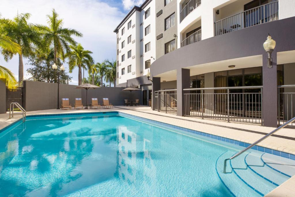 Courtyard by Marriott Miami at Dolphin Mall image