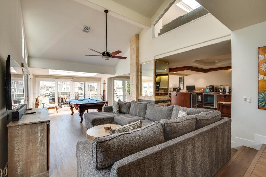 Luxurious Channel Islands Harbor Home with Boat Dock photo 2
