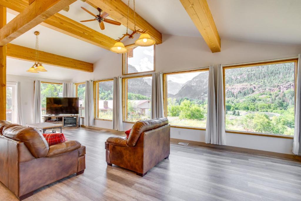Stunning Ouray Escape with Panoramic Mountain Views! photo 2