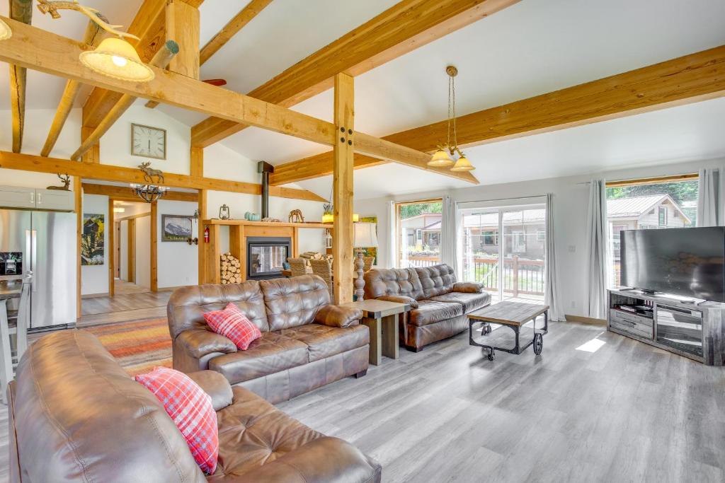 Stunning Ouray Escape with Panoramic Mountain Views! photo 3