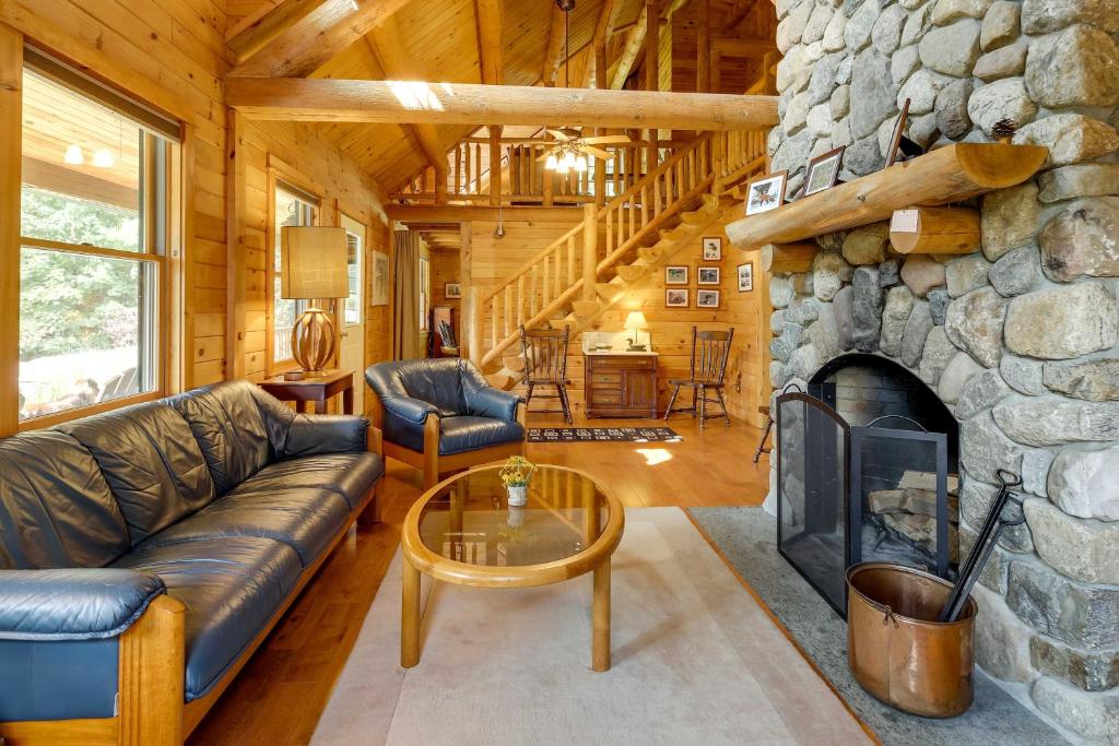 Stellar Wilmington House on 20 Wooded ADK Acres! photo 3