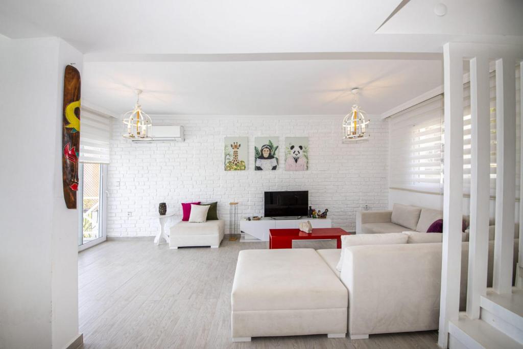 Amazing Villa with Balcony and Gorgeous Sea View in Milas photo 2