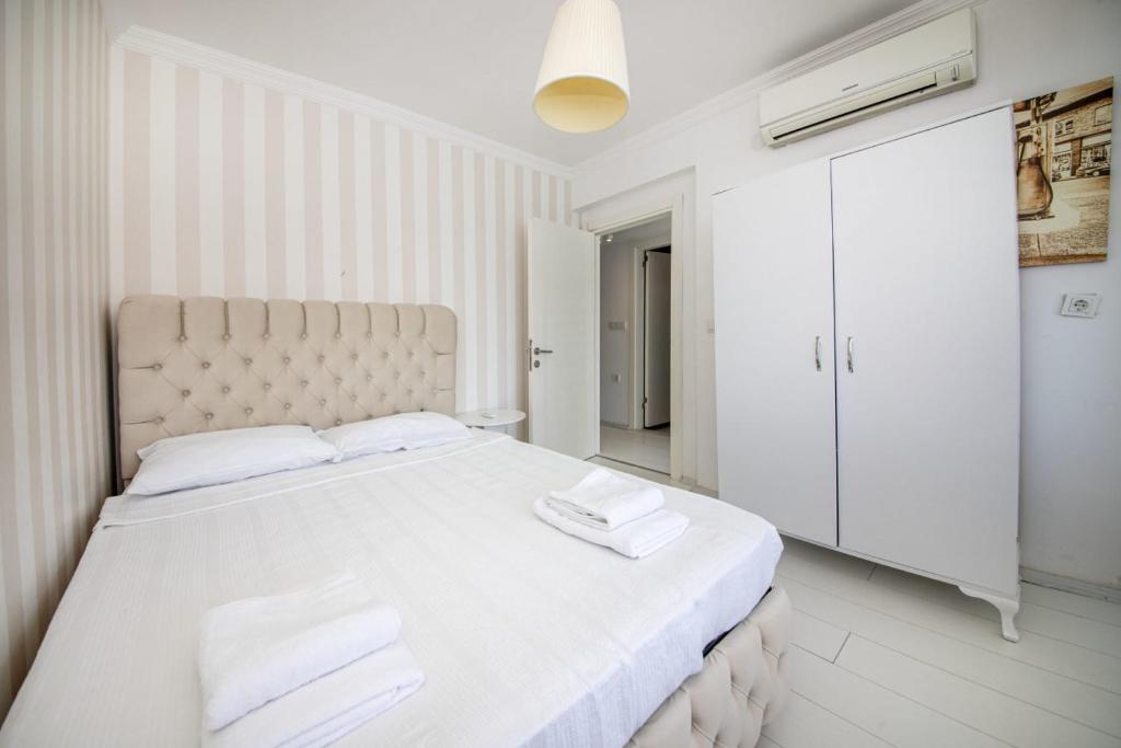 Amazing Villa with Balcony and Gorgeous Sea View in Milas photo 3
