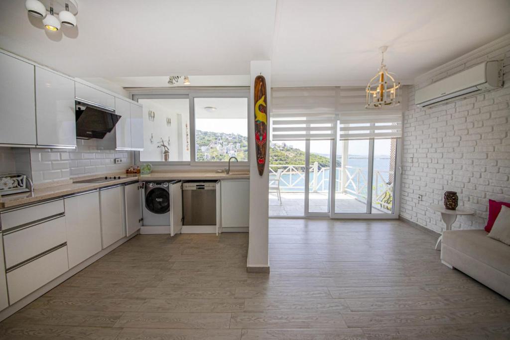 Amazing Villa with Balcony and Gorgeous Sea View in Milas photo 4