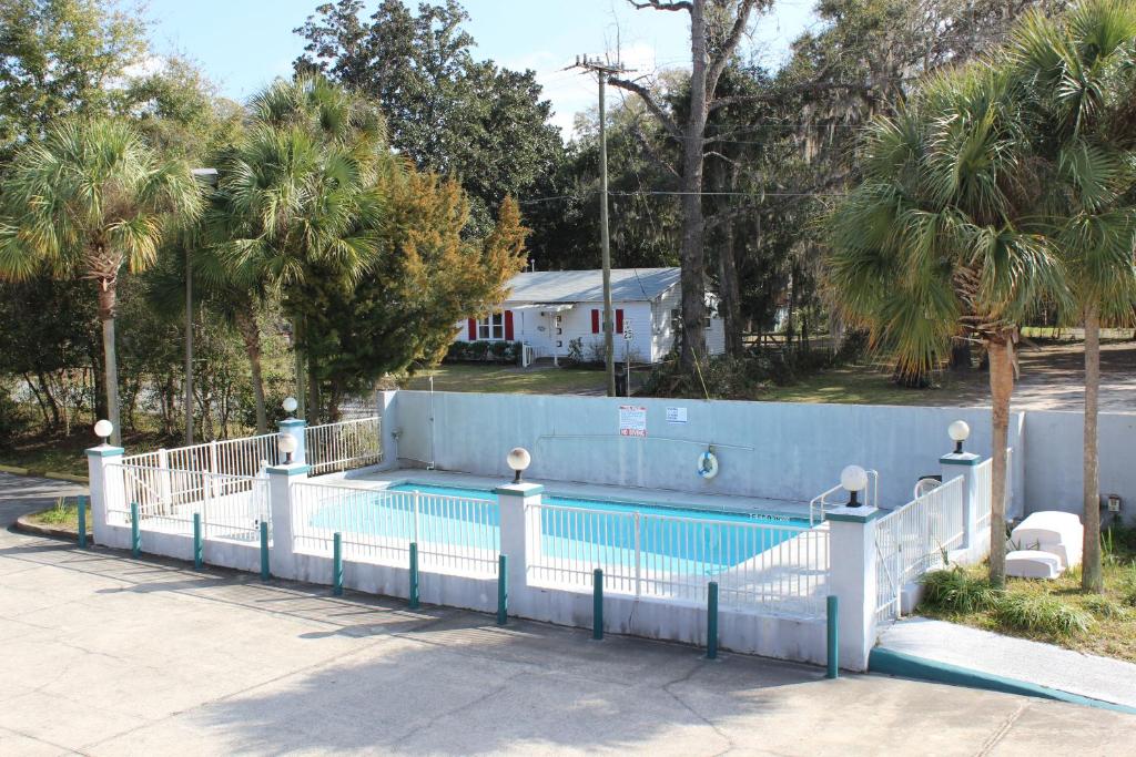Travelers Inn Gainesville photo 2