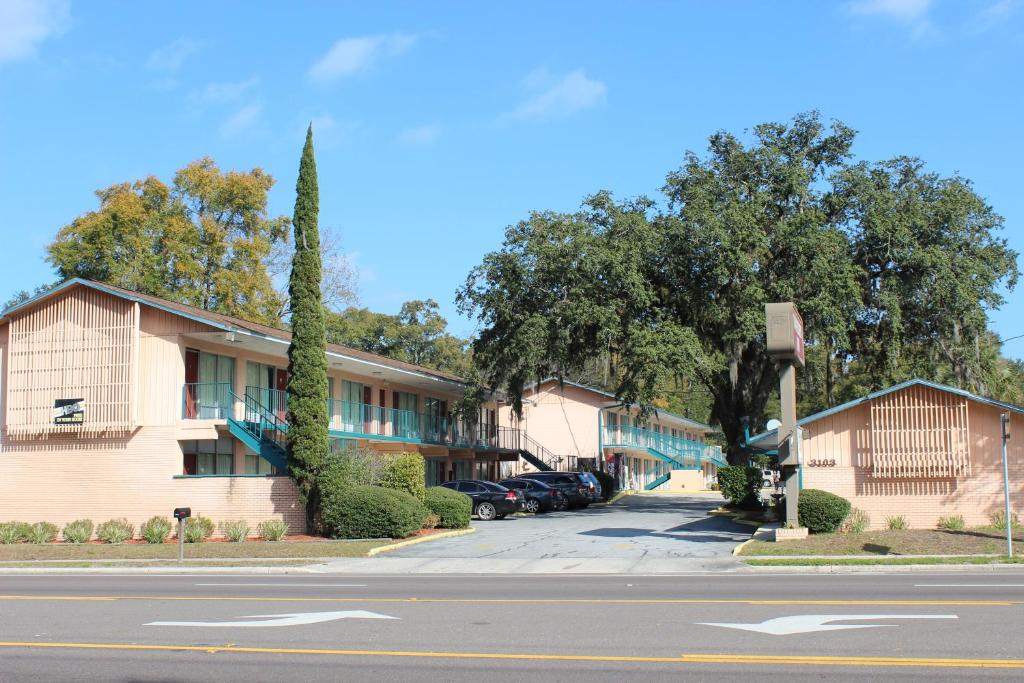 Travelers Inn Gainesville photo 1