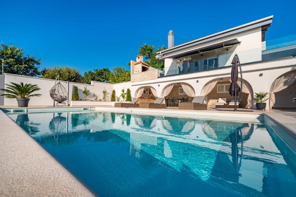 Villa A photo 1