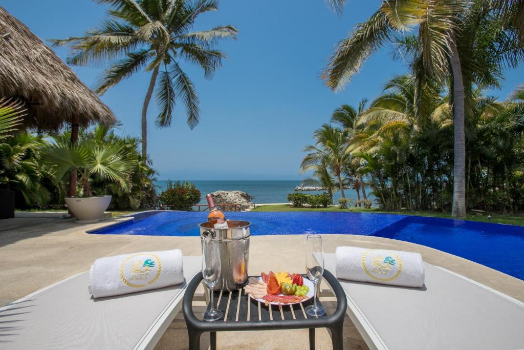 The ocean is my home! Large house by the beach with private pool & jacuzzi photo 1