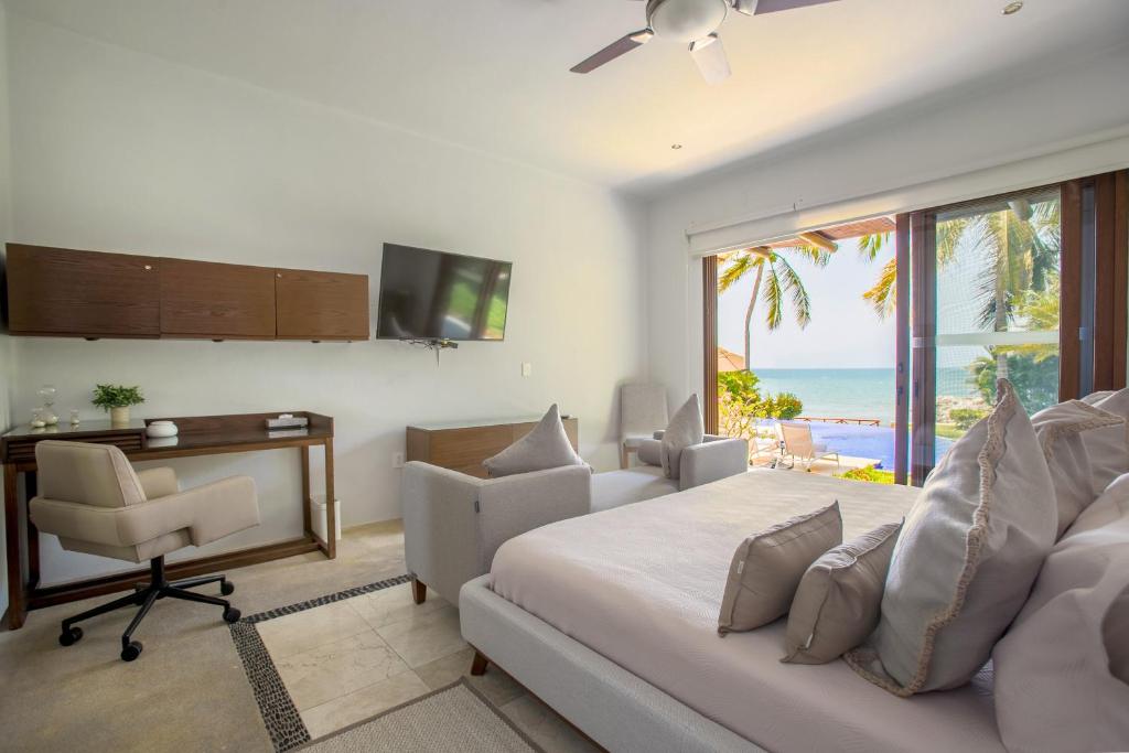 The ocean is my home! Large house by the beach with private pool & jacuzzi photo 2