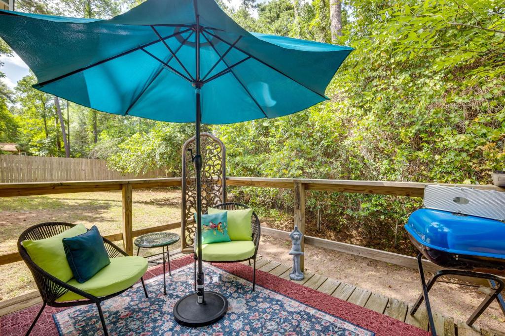 Peaceful Retreat Conroe Cottage with Decks, Views! photo 1