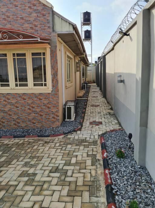 Chic 4 Bed bungalow Oluyole Akala express Ibadan photo 2