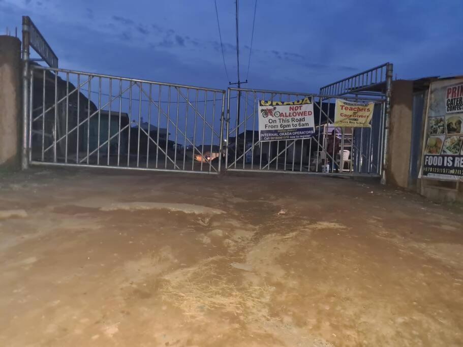 Chic 4 Bed bungalow Oluyole Akala express Ibadan photo 3