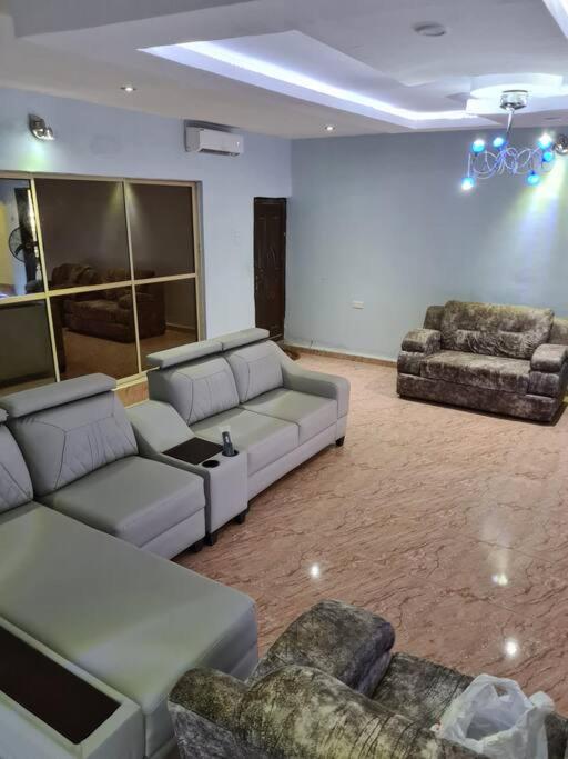 Chic 4 Bed bungalow Oluyole Akala express Ibadan photo 4