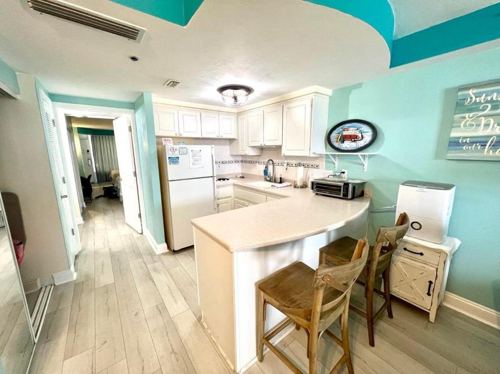 Daytona Beach Resort Oceanfront 1 Bedroom Suite, 2 Queen Beds photo 3