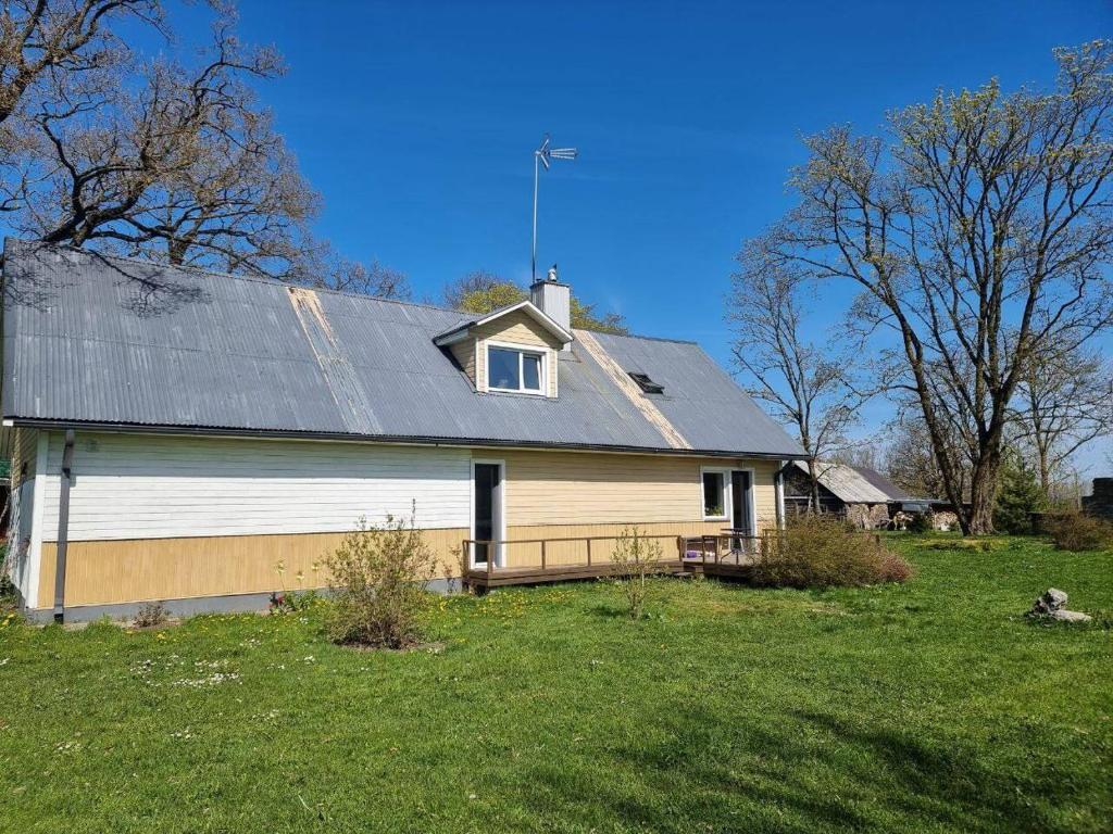 Rural countryside house photo 1