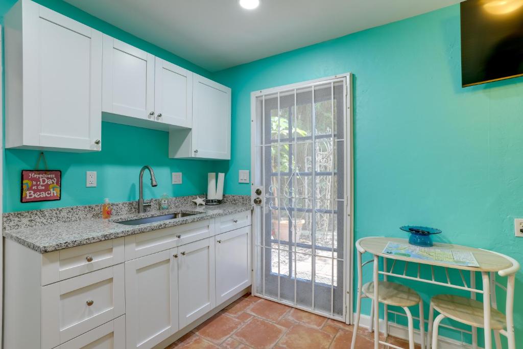 Vibrant Studio in Gulfports Marina District! photo 1