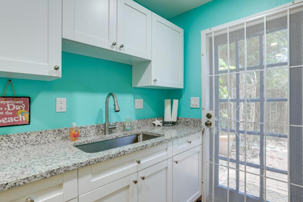 Vibrant Studio in Gulfports Marina District! photo 3