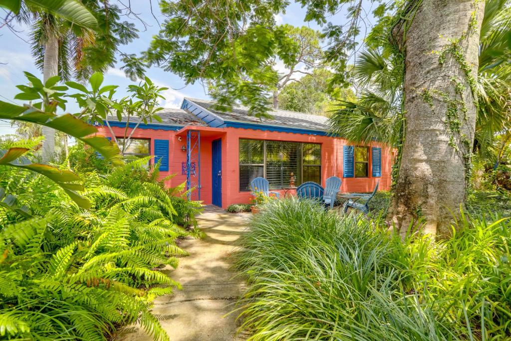 Colorful Gulfport Home Walk to the Art District! photo 1