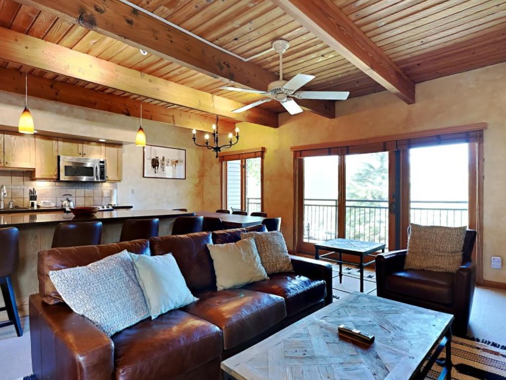 Timberline Condominiums 3 Bedroom Deluxe Unit B2A image