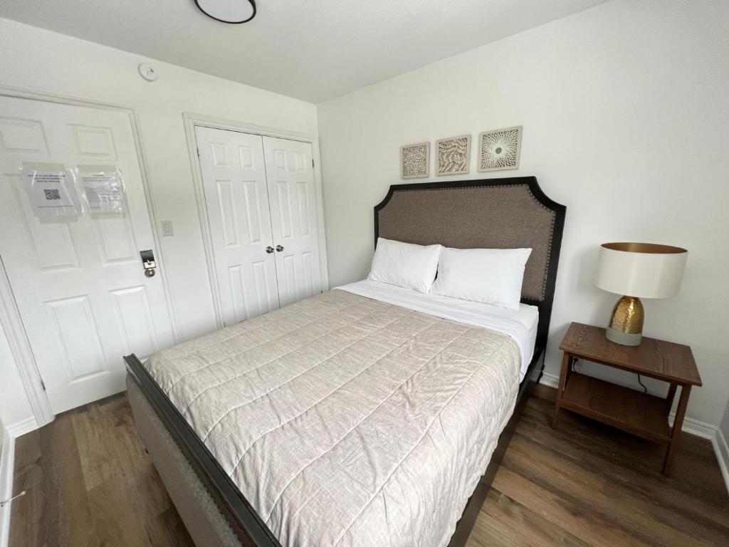 Letitia Heights !C Quiet and Modern Private Bedroom with Shared Bathroom photo 1