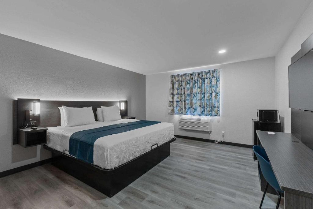 Motel 6 Brighton CO Denver Northeast image