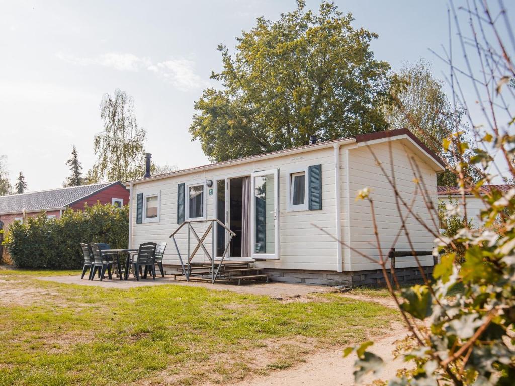Nice chalet in a holiday park with swimming pool, on the Leukermeer photo 2
