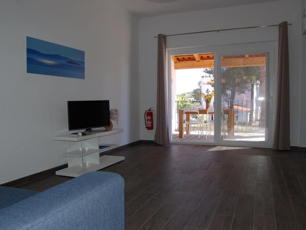 Cheerful Apartment in Veli Rat with Roof Terrace photo 3