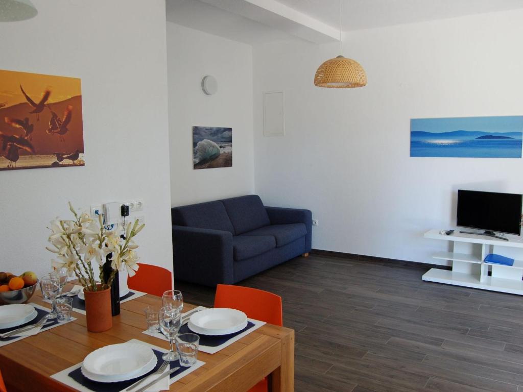 Cheerful Apartment in Veli Rat with Roof Terrace photo 2