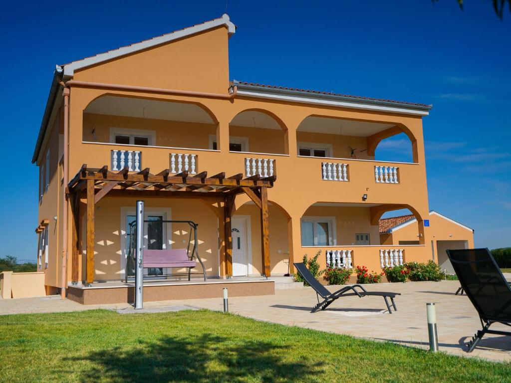 Charming Holiday Home in Prkos with Swimming Pool photo 1